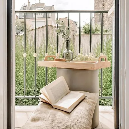 Marini - A Auteuil Apartment