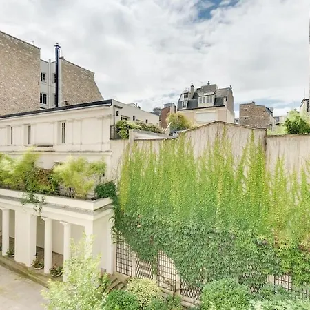 Marini - A Auteuil Apartment